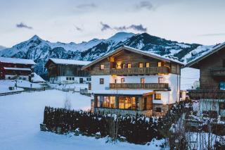 Serviced Luxury Chalet Evi, Ski-in Ski-out - 3