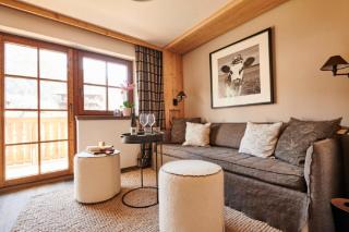 Serviced Luxury Chalet Evi, Ski-in Ski-out - 1