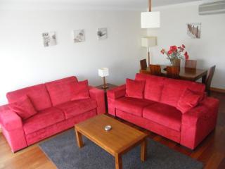 Luxurious first floor apartment with balconies overlooking pool and gardens. - 9