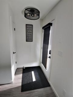 Serene 2 bedroom condo with balcony and lakeview - 6