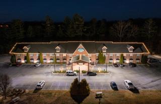 Mountain Inn & Suites Flat Rock - 0
