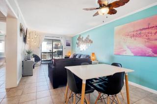 Cherry Grove Retreat & Sea Cabin - Myrtle Beach - 4