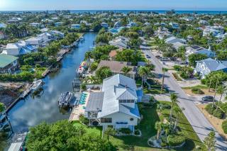 Mermaid Manor - Anna Maria - 8