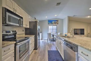 Near Beaches and Dining Palm Harbor Gem with Pool - Palm Harbor - 3