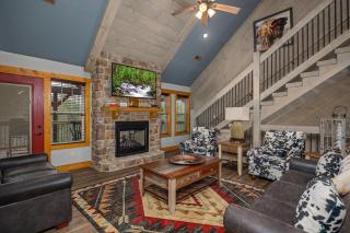 Mountain Sunrise Pool Cottage chalet - Gatlinburg - 9