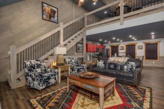 Mountain Sunrise Pool Cottage chalet - Gatlinburg - 4