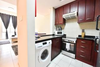 Luxury Escapes - Spacious Fully Furnished Studio Apt - Next to Metro, 5 Mins from Mall - MED46 - Dubai - 4