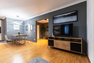 Live Centrally in a Spacious and Modern Apartment in Vienna - 4