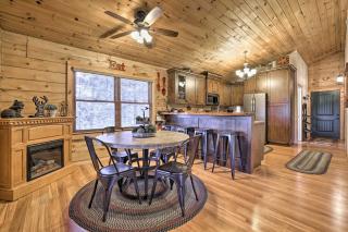 Cozy Noras Hideaway - Charming, Quiet Log Cabin - Duck Creek Village - 3