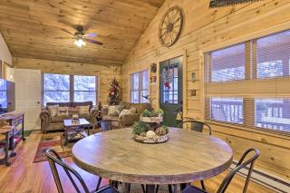 Cozy Noras Hideaway - Charming, Quiet Log Cabin - Duck Creek Village - 4
