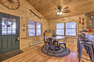Cozy Noras Hideaway - Charming, Quiet Log Cabin - Duck Creek Village - 2