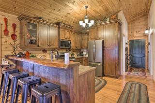 Cozy Noras Hideaway - Charming, Quiet Log Cabin - Duck Creek Village - 8