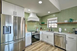 Spacious Family Home on the Water and Boat Dock - Gordon - 2