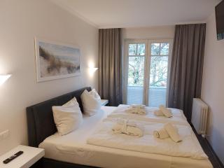Dünenpark Binz - Komfort Ferienwohnung mit 1 Schlafzimmer und Balkon im Dachgeschoss 270 - Binz - 4