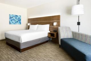 Holiday Inn Express & Suites Oakhurst-Yosemite Park Area by IHG - 1