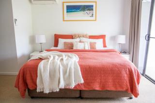 Tropical Getaway in 2 Bedroom Unit in 4 star Resort - Noosaville - 9