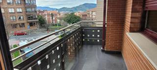 Cozy Yellow Home in Getxo - 2