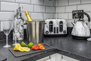 Cosy Apartment in West Bridgford, Close to Transport links and walking distance to Cricket and Football - Nottingham - 8