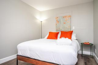 Special Deal Downtown 2BR Walkable and Parking - 1