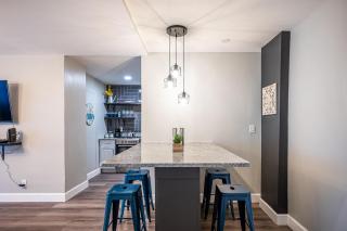 Special Deal Downtown 2BR Walkable and Parking - 3