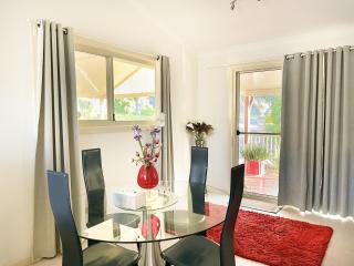 Bright & Beautiful Home On The Hills! - 7