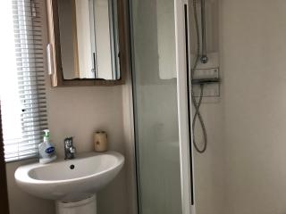 Excellent caravan 2 bedrooms sleeps 6 - 2