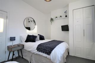 Three Bedroom Townhouse - Free Local Parking - by Property Promise - Cardiff - 7