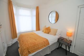 Three Bedroom Townhouse - Free Local Parking - by Property Promise - Cardiff - 8