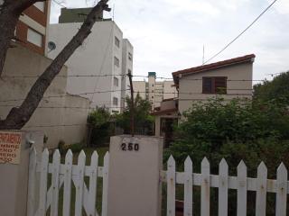 Habitación y dptos 1 y 2 amb con estacionamiento cerca del mar - Mar de Ajó - 0