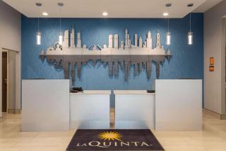 La Quinta Inn & Suites by Wyndham Shorewood - Shorewood - 7