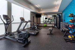 La Quinta Inn & Suites by Wyndham Shorewood - Shorewood - 1