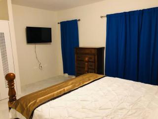 Retreat by the Beach Lovely New 2 Bedroom - 8