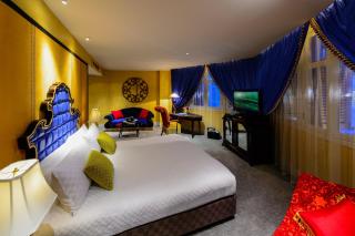 The Scarlet Singapore - Singapura - 2
