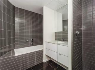 Lovely waterfront condo with swimming pool and gym in the heart of Docklands - 1