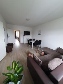 Enjoy your stay with DKN - Mon-Sun - Late night check-in - Multilanguage - Leipzig Grünau - Witamy serdecznie - 9