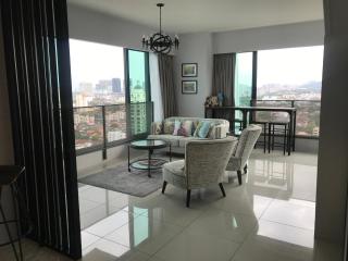 SUNRISE Gurney Seaview Luxury Duplex - George Town - 3