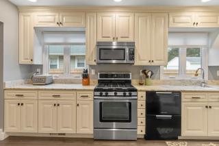 Gorgeous Downtown Bungalow, Walk Everywhere!!! - 7