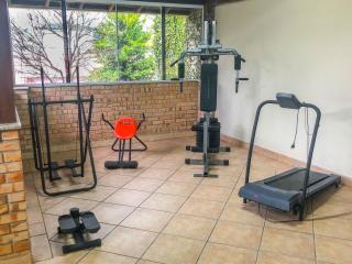 Casa espaçosa com sala de jogos interna e externa - Florianópolis - 2