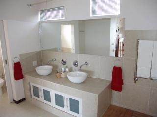 Crayfish Lodge Sea & Country Guest House - Gansbaai - 2