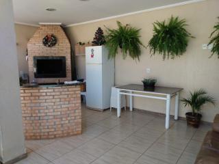 Edicula com um quarto banheiro e piscina e lazer - Foz do Iguaçu - 1