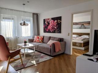 Cozy Apartment with Parking Garage near Outlet - Metzingen - 9