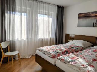 Cozy Apartment with Parking Garage near Outlet - Metzingen - 1