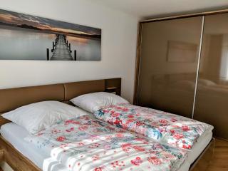 Cozy Apartment with Parking Garage near Outlet - Metzingen - 2