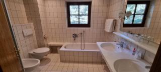 Ferienwohnung 3 Personen Alleinlage auf 1500m am Waldrand und Skigebiet Hochzeiger - 2