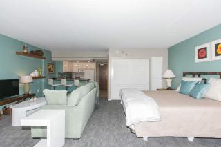 Ilikai Tower 1 Bedroom City View Condos with Private Lanai & Free Wifi! - 0