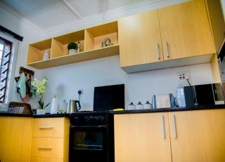 Sanctuary Aparthotel-AC-Garden- Solar-Wi-Fi -Firepit-Park-Carport - Lusaka - 2