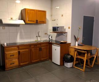 Tropical Breeze Apartments - 7