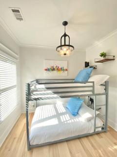 Modern 4BR 2BA Home w/ Porch Swing - Walk&Bike ATL - Atlanta - 9