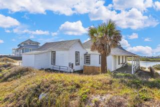 Fabulous oceanfront home with ocean view, WiFi, washer/dryer, & central AC - 6