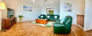 Beach House Opposite Ocean 4 Bed 2 Bathroom with pool - Geraldton - 5